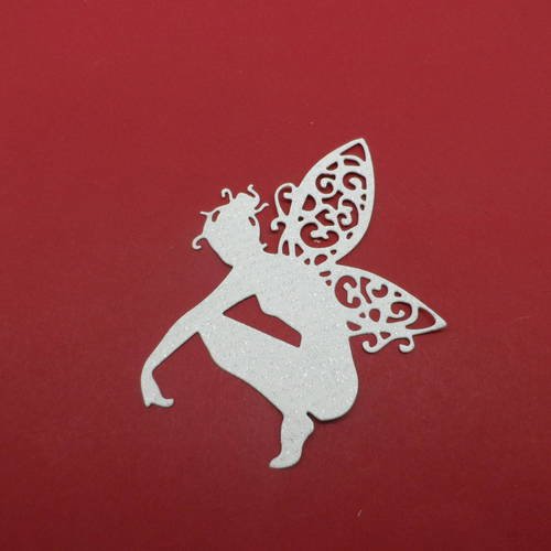 N°640 jolie fée  papillon  accroupie  en papier tapisserie blanc  à paillette découpage fin