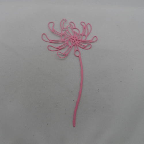 N°295  grande fleur fine  en papier rose   découpage fin