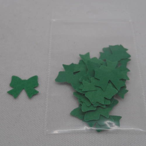 N°1000  lot de 25 petits nœuds en papier vert   pour  embellissement