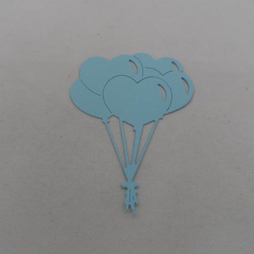 N°810 grappe de ballons cœurs  en papier bleu ciel   découpage fin