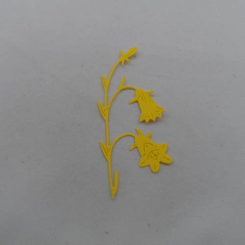 N°807  jolie fleur n°4 fine  en papier jaune    découpage fin