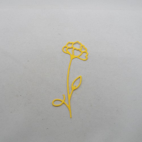 N°805  jolie fleur n°2 fine  en papier jaune   découpage fin
