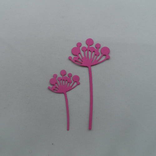 N°678 de deux  fleurs "boules" de 2 tailles différentes en papier rose + foncé découpage fin