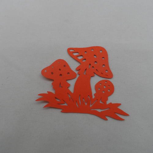 N°781   trois champignons    en papier orange   embellissement 