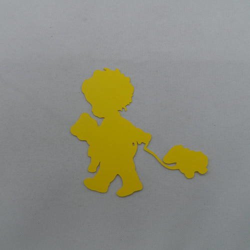 N°780   enfant avec ourson et un mouton   en papier  jaune   embellissement