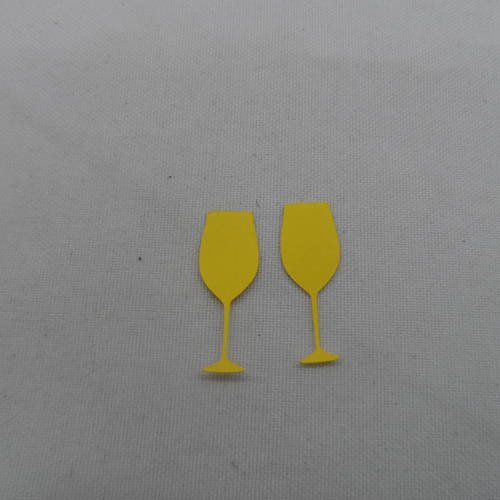 N°400 lot de 2 verres à  pied en papier jaune