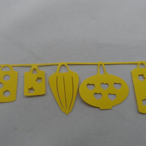 N°776 ribambelle de cinq lampions différents   en papier jaune   découpage 
