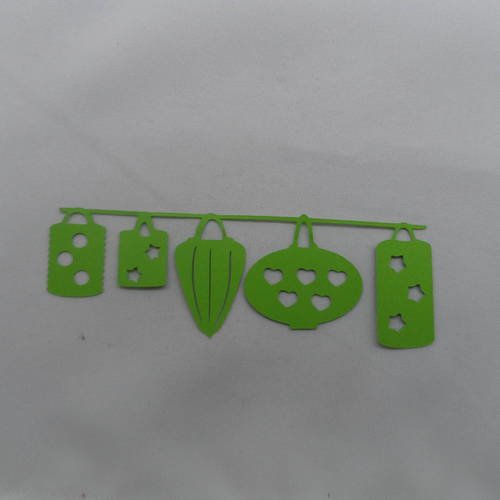 N°776 ribambelle de cinq lampions différents   en papier vert   découpage 