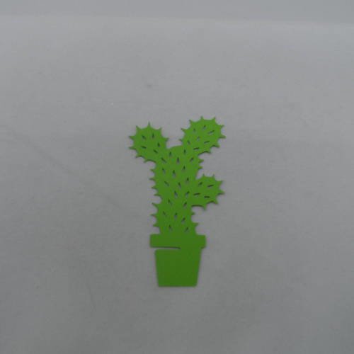 N°482 d'un cactus en papier vert découpage fin
