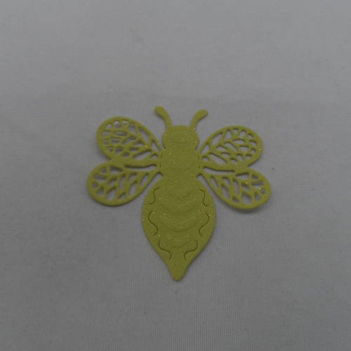 N°753  d'une jolie abeille   en papier  tapisserie vert à paillette  découpage fin et gaufrage 