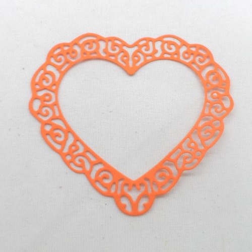 N°638 d'un joli cœur évidé  en papier orange foncé  découpage fin