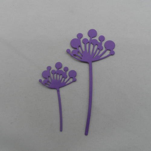 N°678 de deux  fleurs "boules" de 2 tailles différentes en papier violet   découpage fin