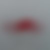 N°436  d'une "frise" de deux cœurs enlacés en papier rouge découpage 