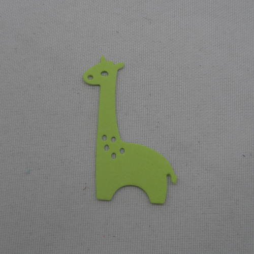 N°757 une jolie  petite girafe  "jouet" en papier vert "anis" 