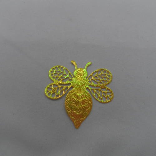 N°753  d'une jolie abeille   en papier  jaune brillant découpage fin et gaufrage 