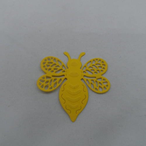 N°753 d'une jolie abeille   en papier  jaune  découpage fin et gaufrage 