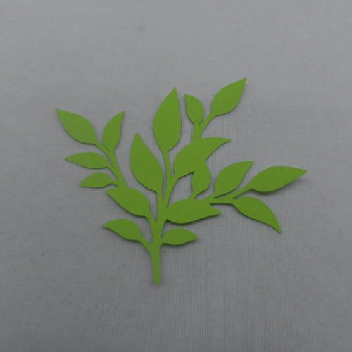 N°714 d'une  branche avec des feuilles en papier  vert  découpage fin 