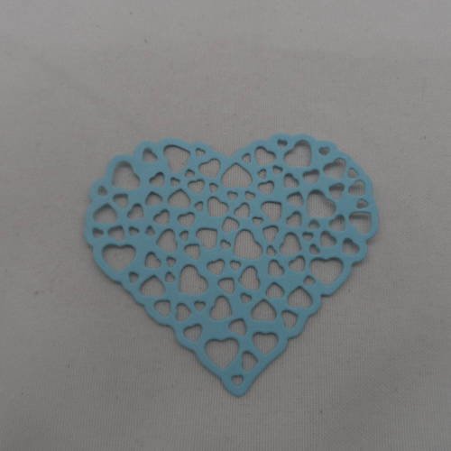 N°628 d'un  cœur rempli de petits cœurs évidés en papier bleu ciel  découpage fin 
