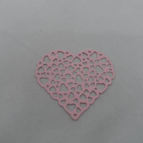 N°628 d'un  cœur rempli de petits cœurs évidés en papier rose découpage fin 