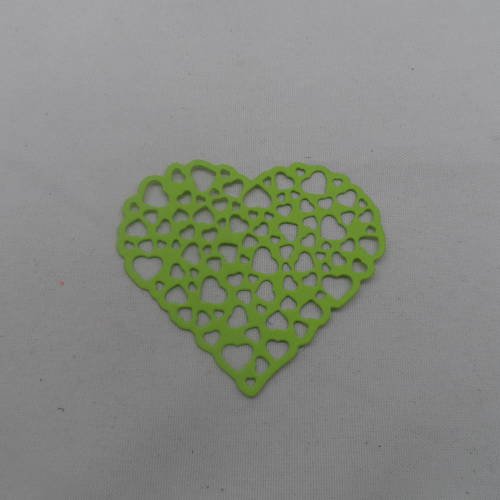 N°628 d'un  cœur rempli de petits cœurs évidés en papier vert découpage fin 