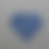 N°628 d'un  cœur rempli de petits cœurs évidés en papier bleu découpage fin 