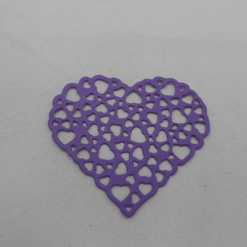 N°628 d'un  cœur rempli de petits cœurs évidés en papier violet découpage fin 