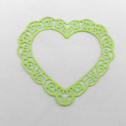 N°638  d'un joli cœur évidé  en papier vert   découpage fin