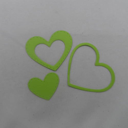 N°639 d'un lot de trois  cœurs   en papier vert  découpage
