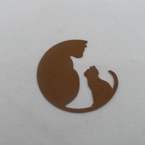 N°687  maman chat et son chaton sur la queue  en papier marron  découpage