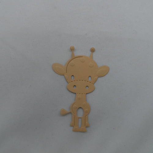 N°669 jolie petite girafe  en papier marron  très clair   découpage fin et gaufrage 