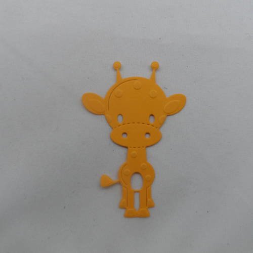 N°669 jolie petite girafe  en papier orange  découpage fin et gaufrage 