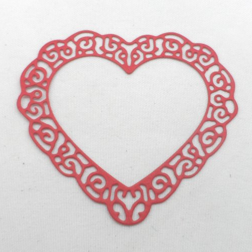 N°638  d'un joli cœur évidé  en papier rouge  découpage fin