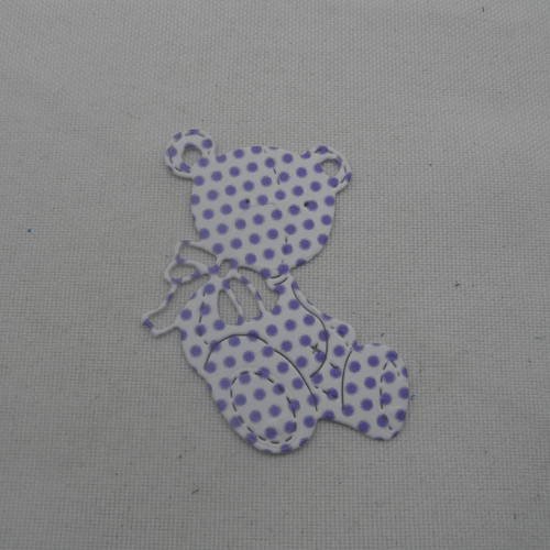 N°665 adorable petit ourson   en papier fond blanc  à petit  pois violet découpage fin et gaufrage