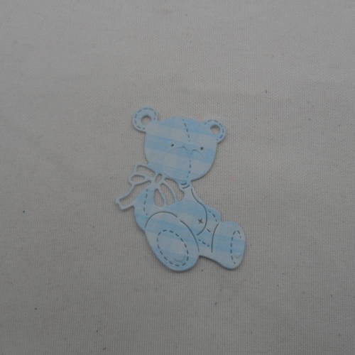 N°665 adorable petit ourson   en papier vichy bleu  découpage fin et gaufrage