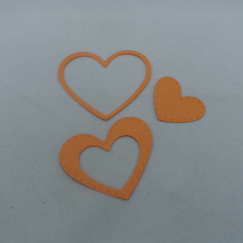 N°639  d'un lot de trois  cœurs   en papier orange  découpage