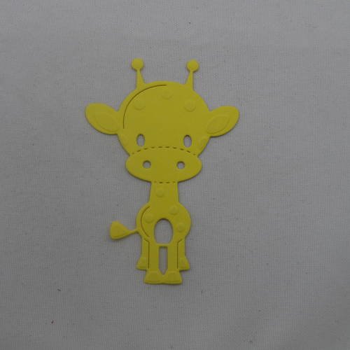 N°669 jolie petite girafe  en papier jaune  découpage fin et gaufrage 