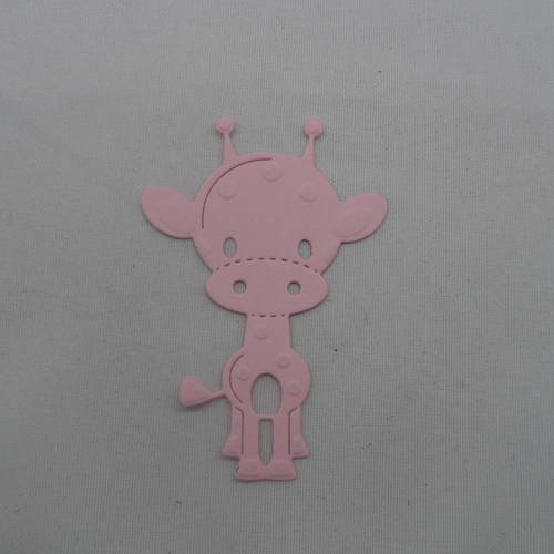 N°669 jolie petite girafe  en papier rose  clair découpage fin et gaufrage 