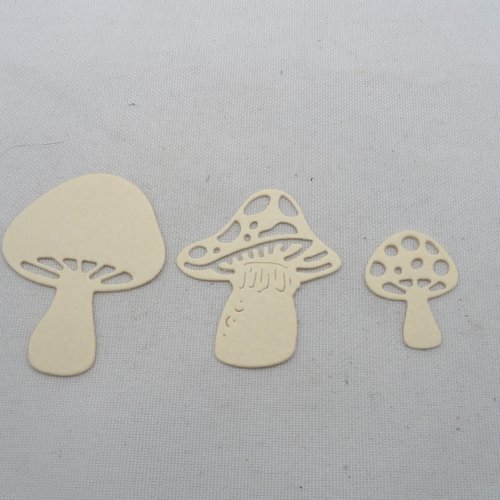 N°289 lot de trois petits champignons   en papier écru "crème" découpage  fin