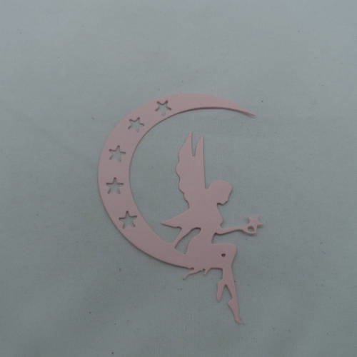 N°631 jolie fée  assisse sur un croissant de lune étoiles évidées en papier rose clair  découpage 