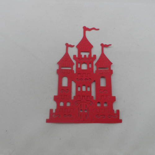 N°653  d'un grand château à trois donjons  en papier  rouge  découpage fin 
