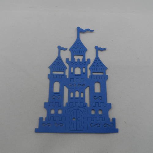 N°653 d'un grand château à trois donjons  en papier bleu + foncé   découpage fin 