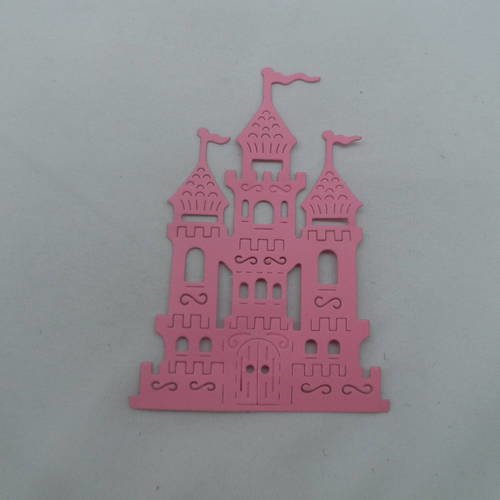 N°653 d'un grand château à trois donjons  en papier  rose + clair   découpage fin 