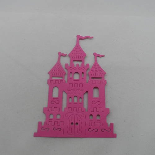 N°653 d'un grand château à trois donjons  en papier  rose + foncé   découpage fin 