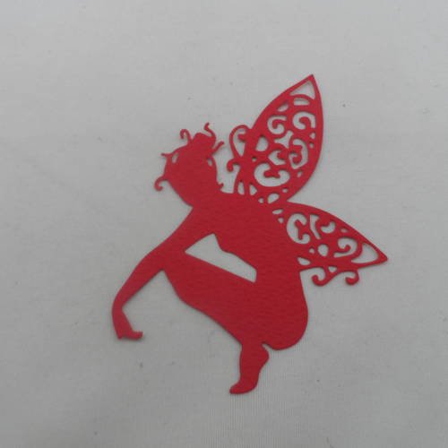 N°640 jolie fée  papillon  accroupie  en papier  rouge  découpage fin