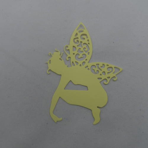 N°640 jolie fée  papillon  accroupie  en papier  jaune  découpage fin