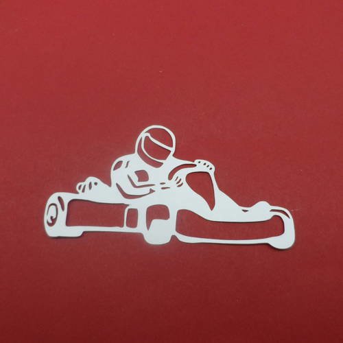 N°666 karting avec pilote    en papier blanc   découpage fin 
