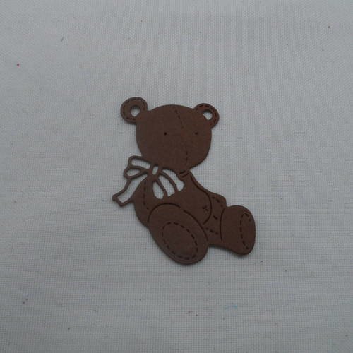 N°665 adorable petit ourson   en papier marron foncé  découpage fin et gaufrage