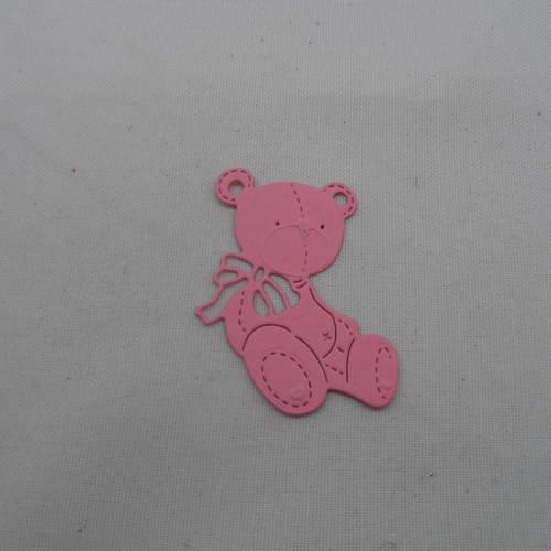 N°665 adorable petit ourson   en papier rose clair  découpage fin et gaufrage