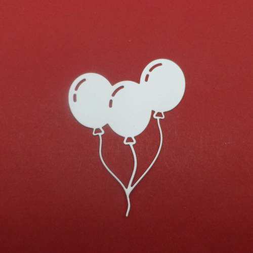 N°663 jolis ballons par trois    en papier blanc   découpage fin