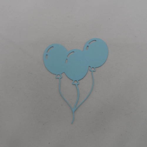 N°663 jolis ballons par trois  en papier bleu ciel  découpage fin